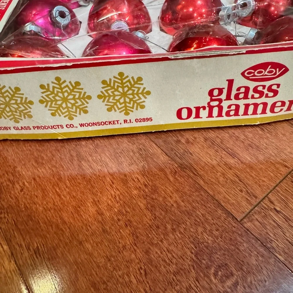 Coby vintage Set of 12 Red Christmas Ornaments glass
